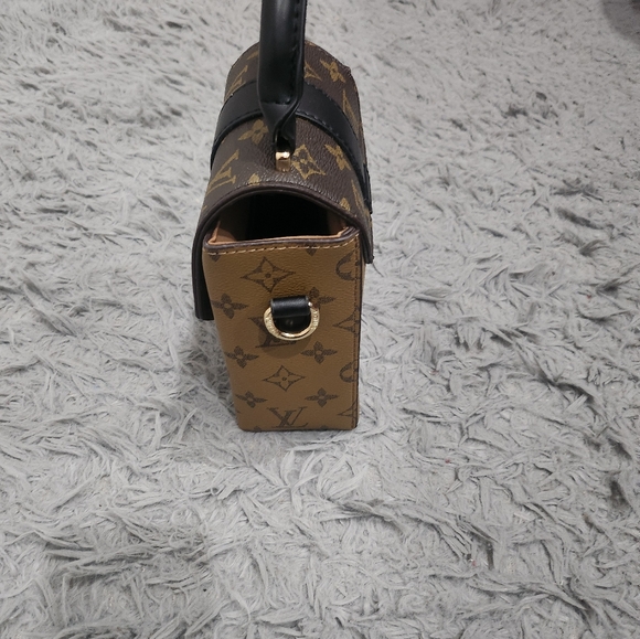 Cute Stylish Handbag - Picture 3 of 11